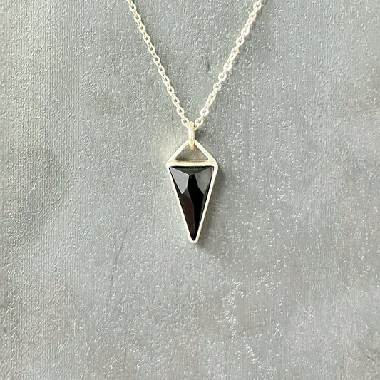 long triangle / onyx