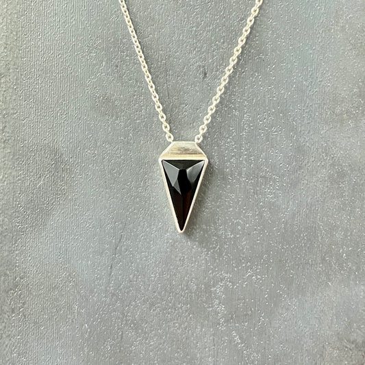 long triangle / onyx